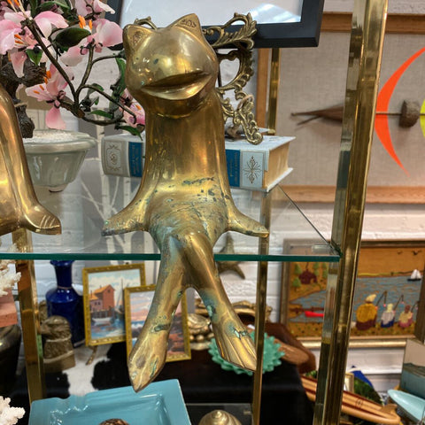 Brass Frog with Legs Crossed W1454