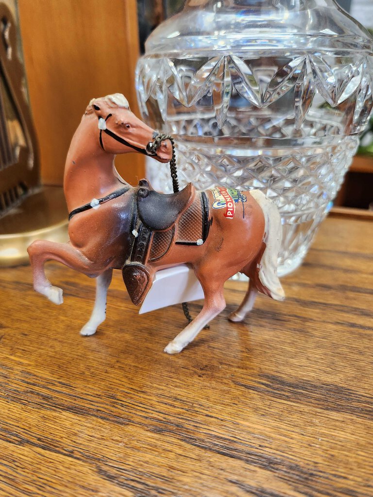 Metal horse 3.5 tall