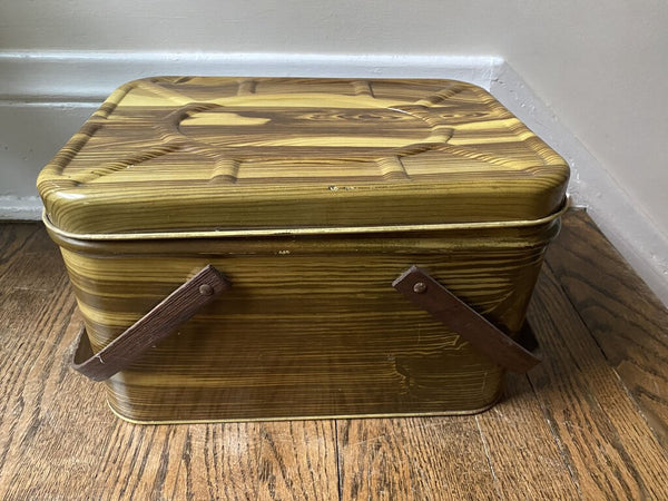 Metal Picnic Wood Grain Basket W1530