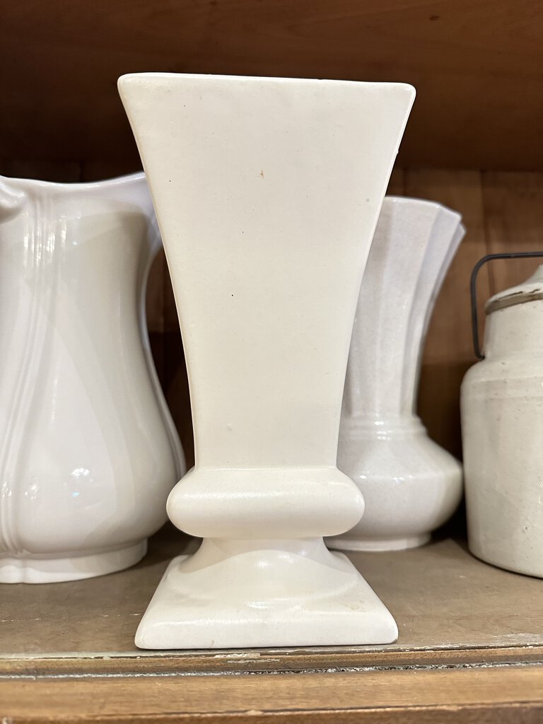 Talk vintage white vase Haegar 10 in