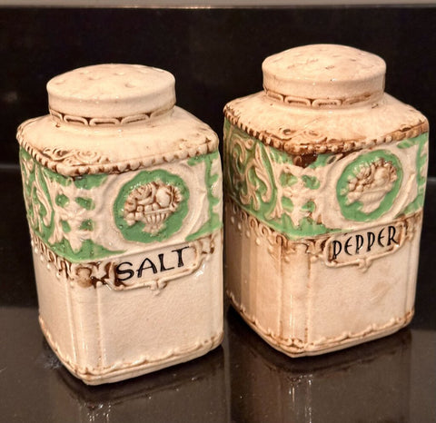 ANTIQUE 1920'S HANDPAINTED S/P SHAKERS - JAPAN