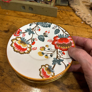 Set of 4 red and gold flower plates