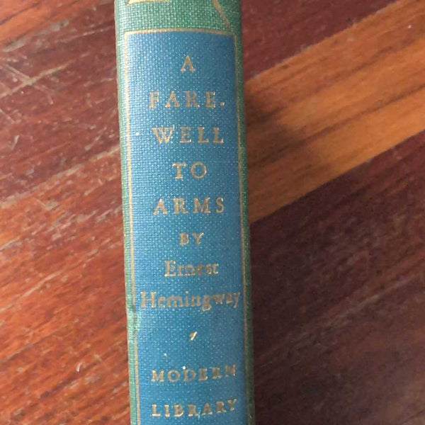 Vintage Book - A Farewell to Arms. Ernest Hemingway