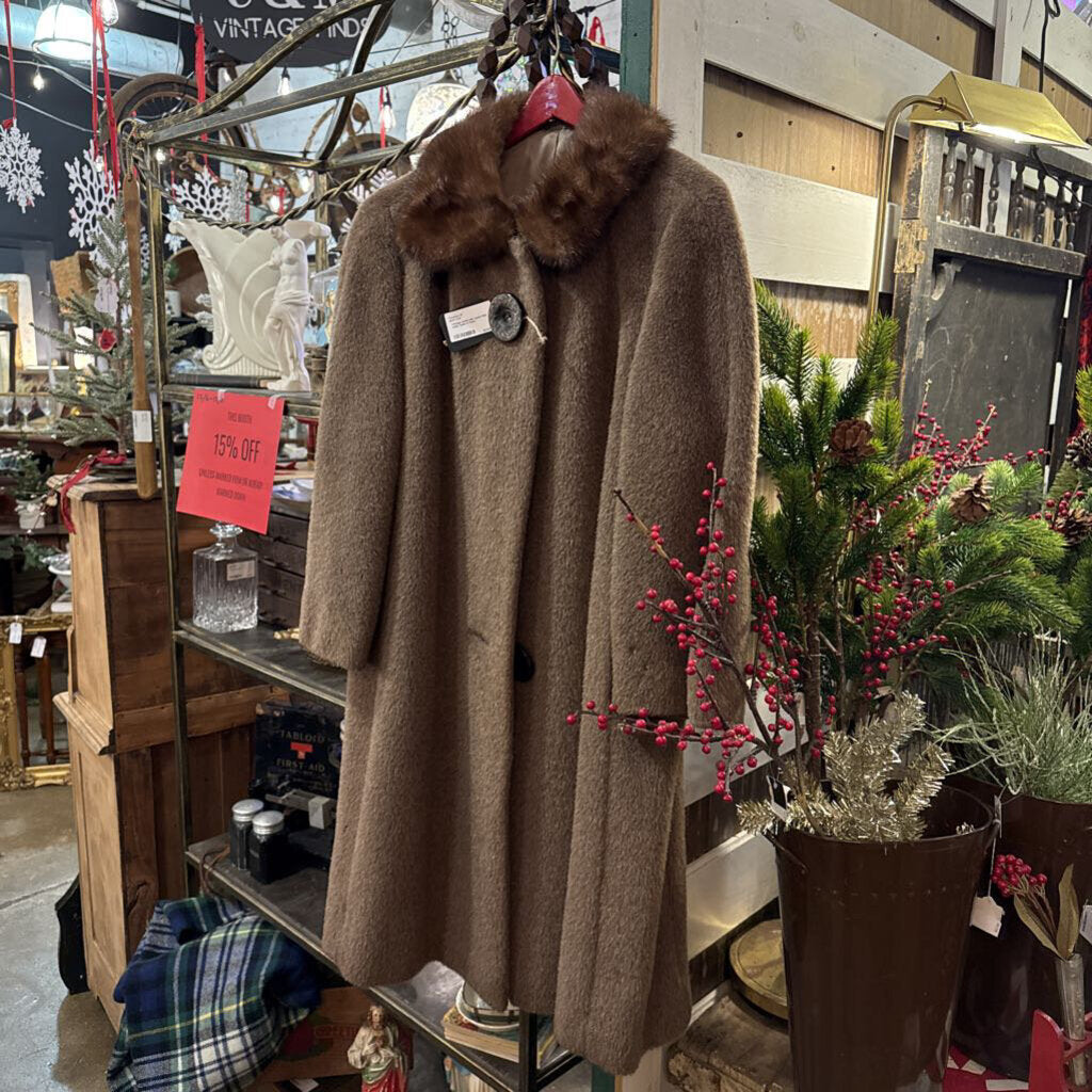Vintage camel Hair count mink collar make in Paris