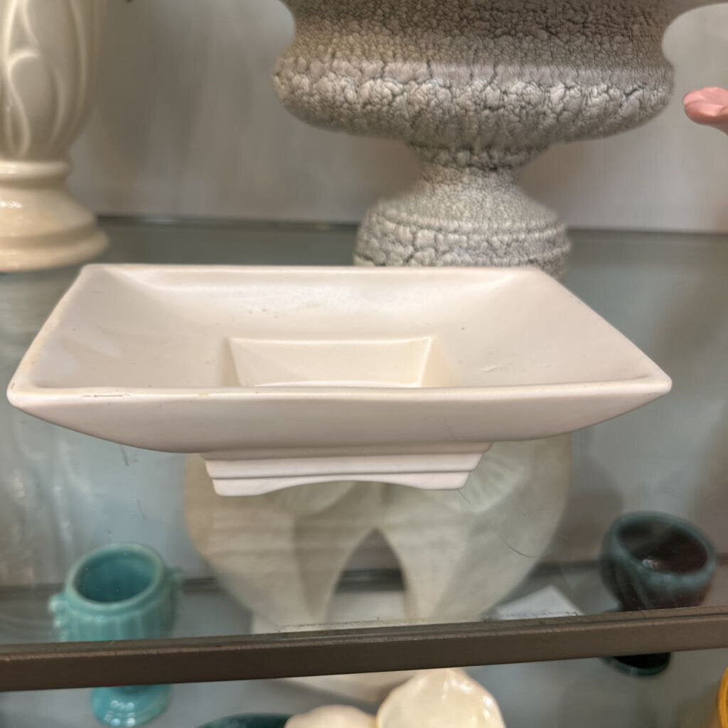 McCoy white low dish 7.5x2"