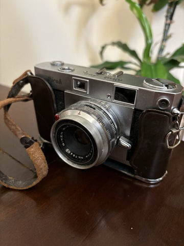 Vintage Ricoh 500 35mm with leather case 5.5x3.5in