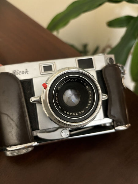 Vintage Ricoh 500 35mm with leather case 5.5x3.5in