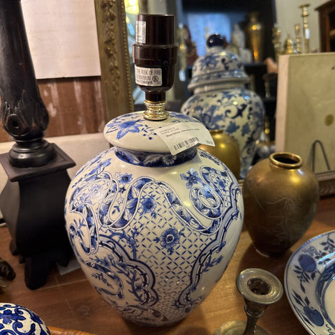 Blue/White chinoiserie lamp