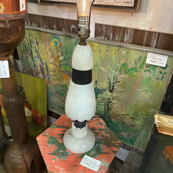 Black and white alabaster lamp
