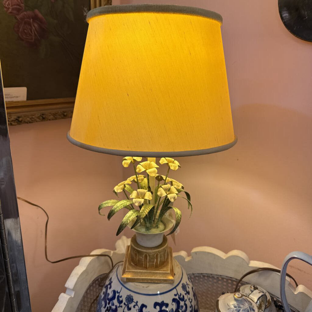 Metal vintage white flowers in pot lamp
