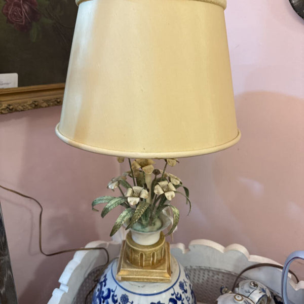 Metal vintage white flowers in pot lamp