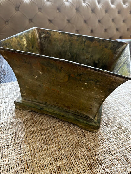 CACHE POT w/LION HEADS HANDLES