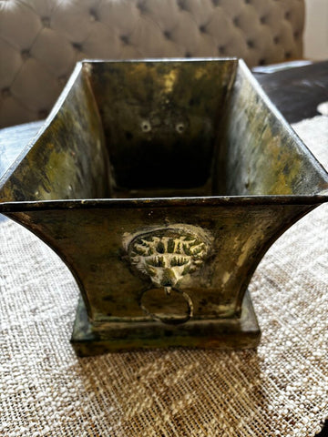 CACHE POT w/LION HEADS HANDLES