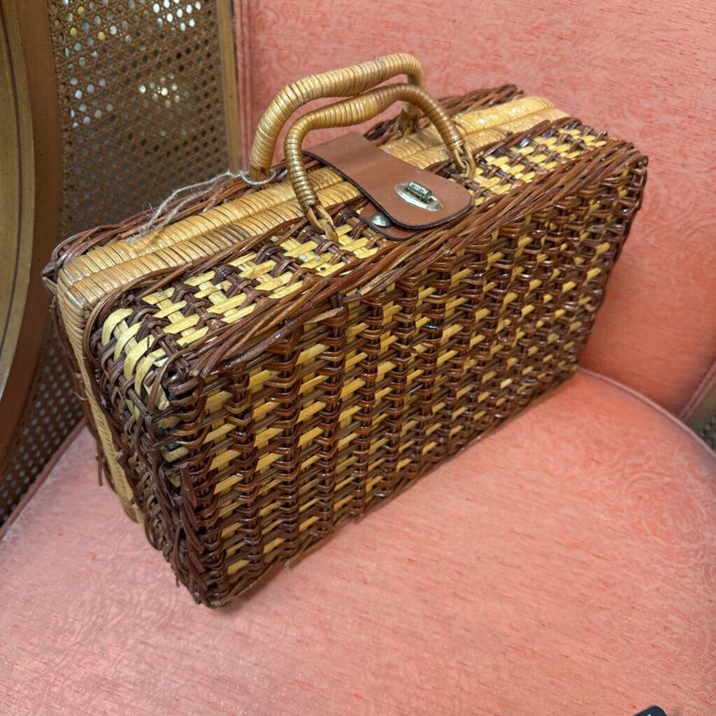 Wicker Picnic Basket 8.5" x 14" W1847