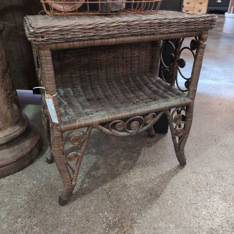 Vintage Brown Wicker Small Table with Shelf 20x10x18. I'LL N STORE PICKUP ONLY