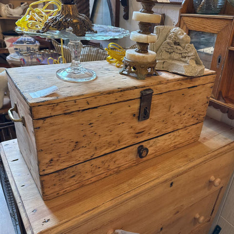 VINTAGE PINE TOOL BOX 24E 11T 11D
