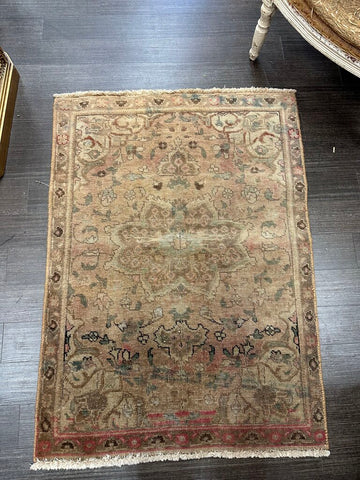 Appx 3.1x4.3 ft. vintage wool rug