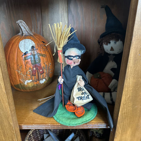 Anna lee witch trick or treater 10" tall