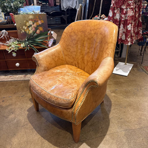 VINTAGE LEATHER CLUB CHAIR WITH GREAT WEARE 34W 25D 35T IN STOR PICK UP ONLY
