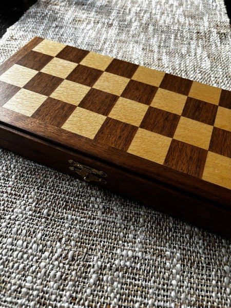 FOLDING MAGNETIC WOODEN CHESS SET