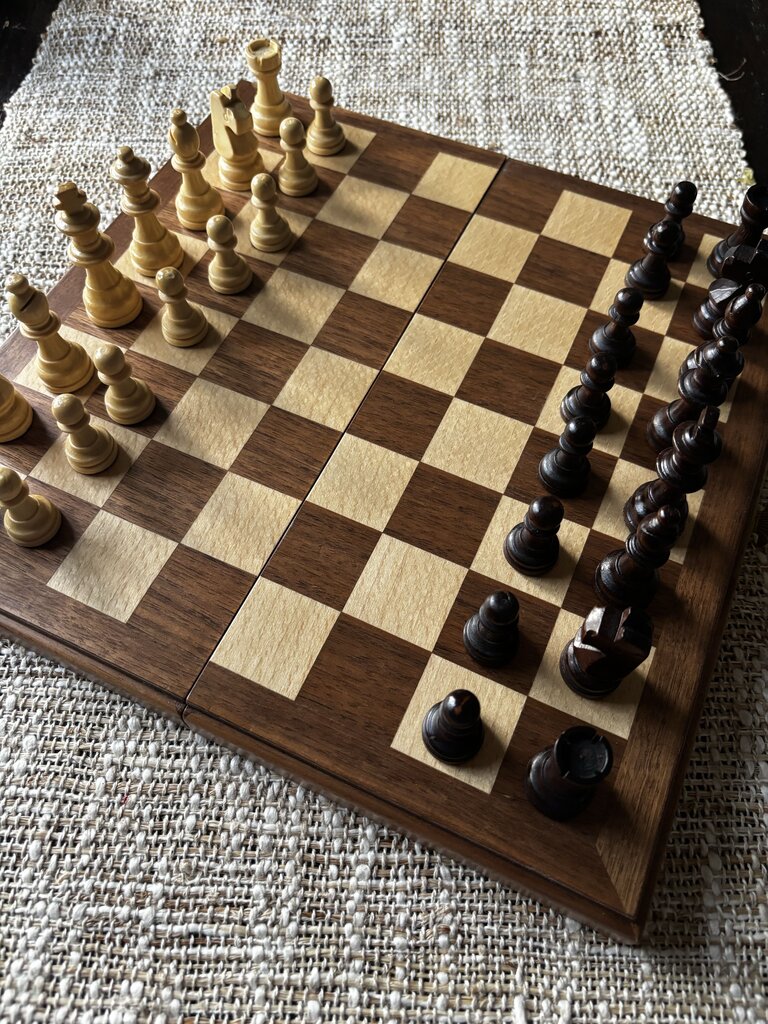 FOLDING MAGNETIC WOODEN CHESS SET