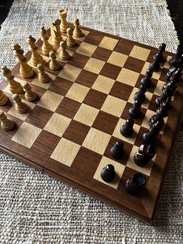 FOLDING MAGNETIC WOODEN CHESS SET