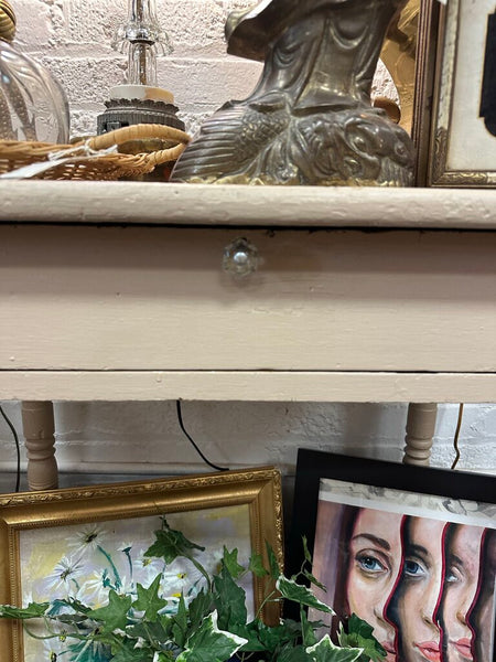Chippy table appx. 28x28.5x18 in store pick up only