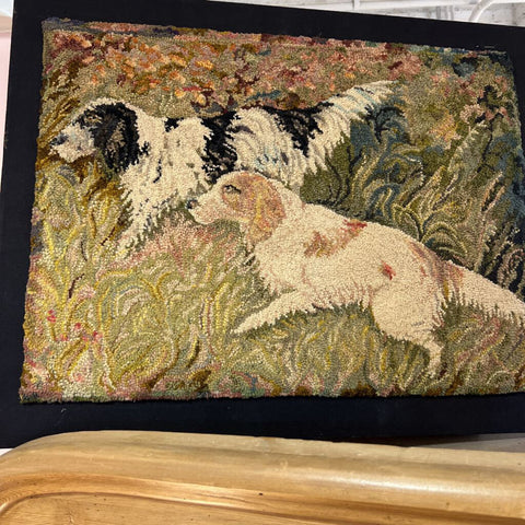 Hunting dogs hooked rug