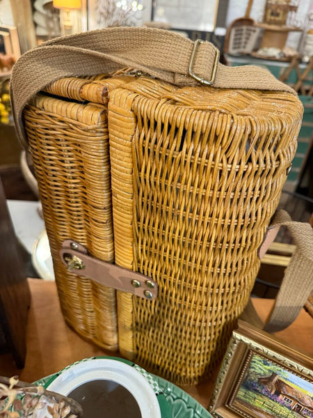 Wicker picnic basket wine carrier