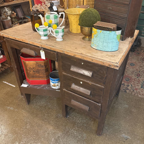 Vintage desk 26x40x30T
