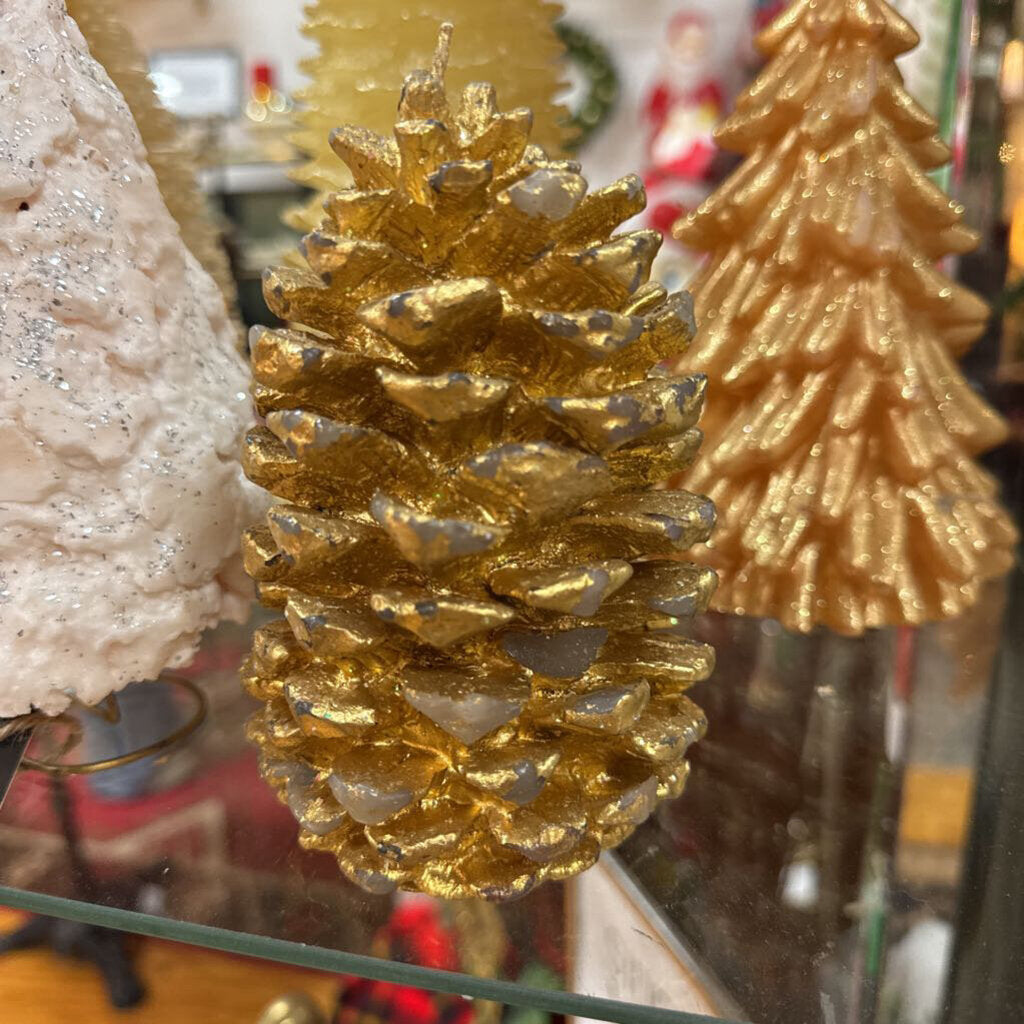 Gold Pinecone Candle H1013