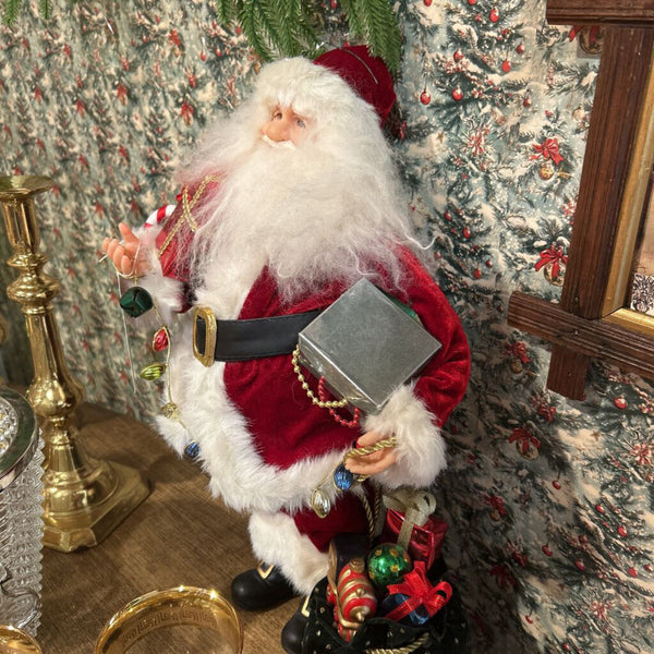 Santa 17" T