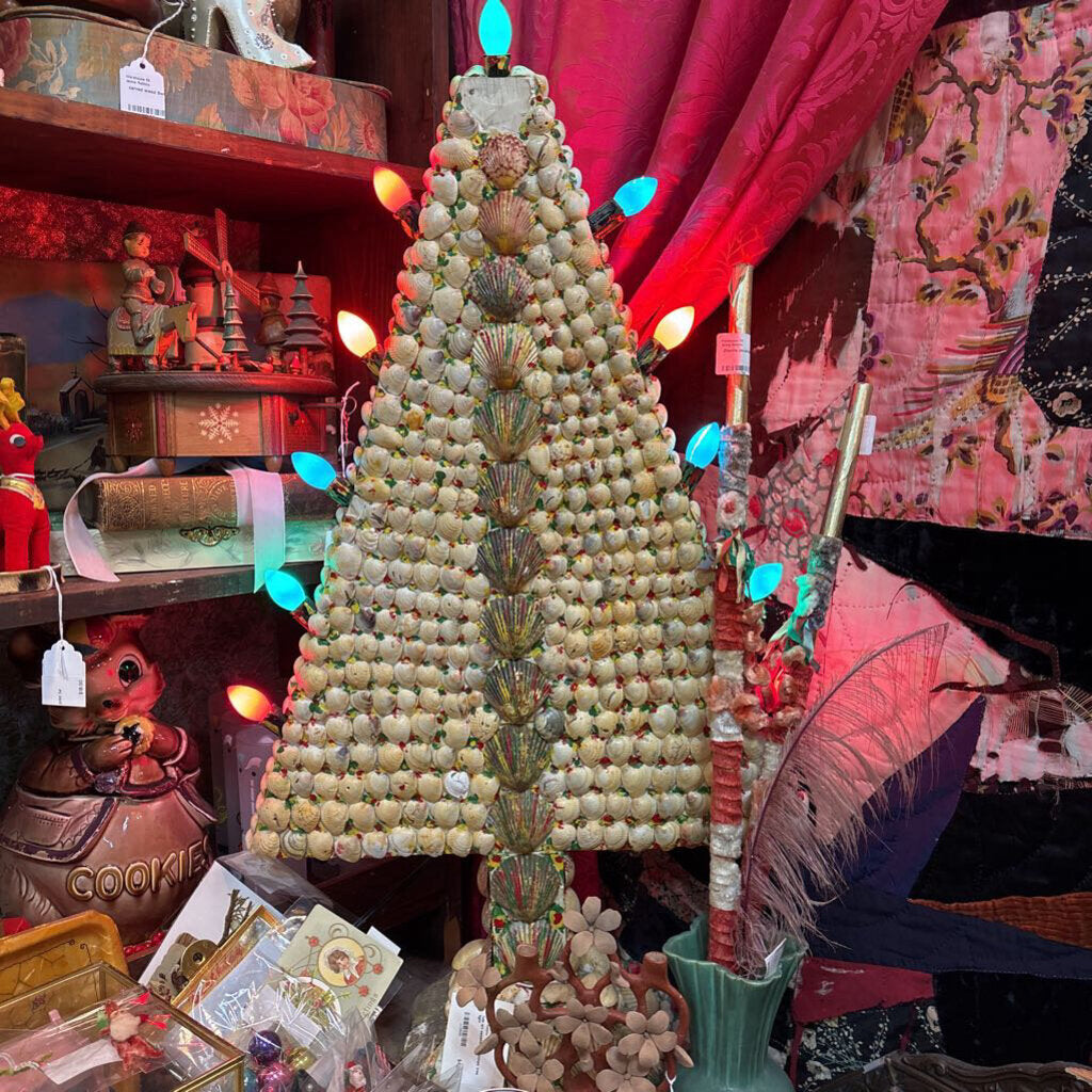 folk art seashell Christmas tree light