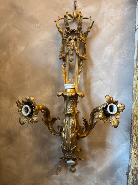 0310 Antique Rococo style wall sconce with crown & scrolling acanthus leaf detail