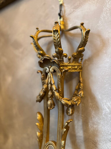 0310 Antique Rococo style wall sconce with crown & scrolling acanthus leaf detail