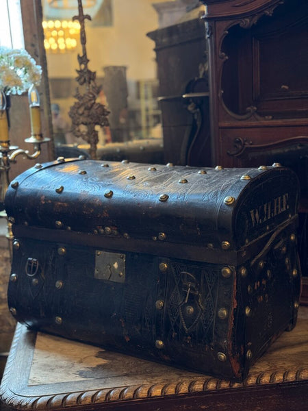 0400 Rare Isaac Young Leather Trunk C. 1850 Jenny Lind Style