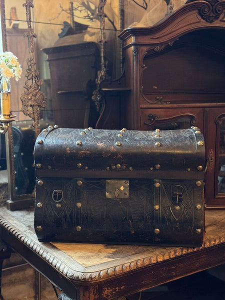 0400 Rare Isaac Young Leather Trunk C. 1850 Jenny Lind Style