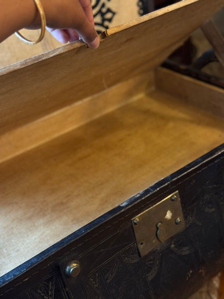 0400 Rare Isaac Young Leather Trunk C. 1850 Jenny Lind Style