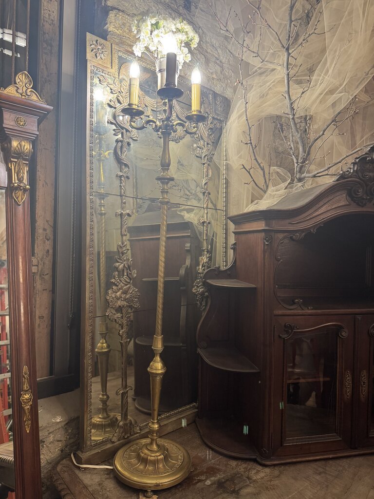 0674 Antique brass floor lamp (price firm)