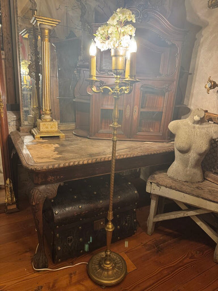 0674 Antique brass floor lamp (price firm)