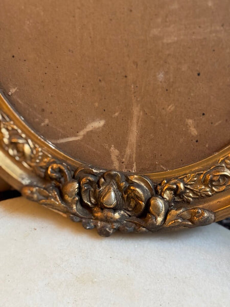 0687 ornate oval gilt wood frame