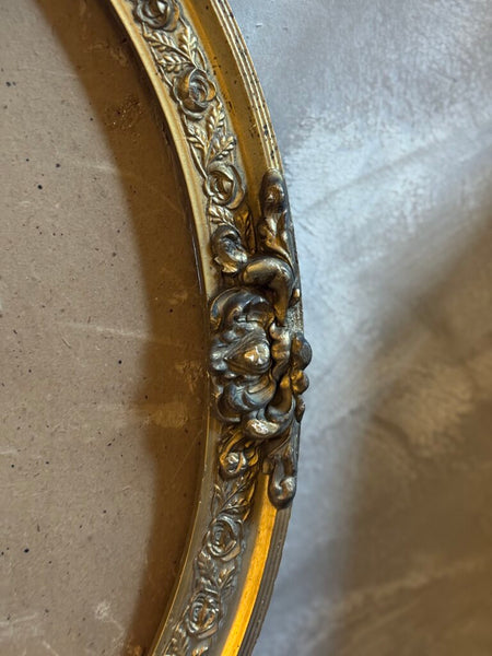 0687 ornate oval gilt wood frame
