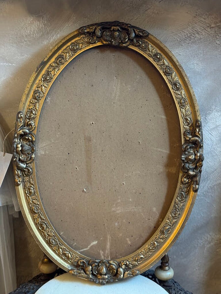 0687 ornate oval gilt wood frame