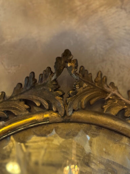 0689 oval gilt metal bubble glass antique frame