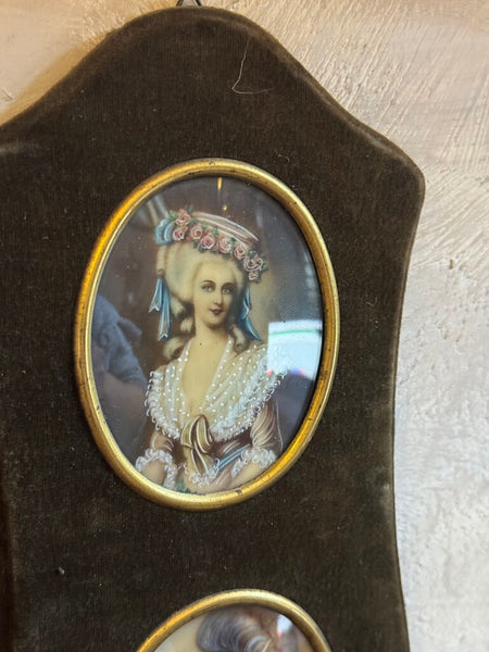 0557 2 Painted portraits in velvet frame