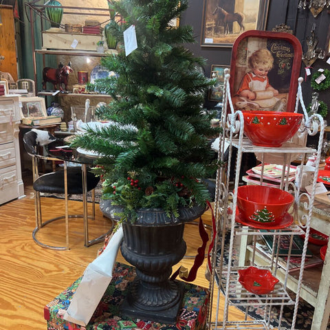 Urn w Christmas Tree