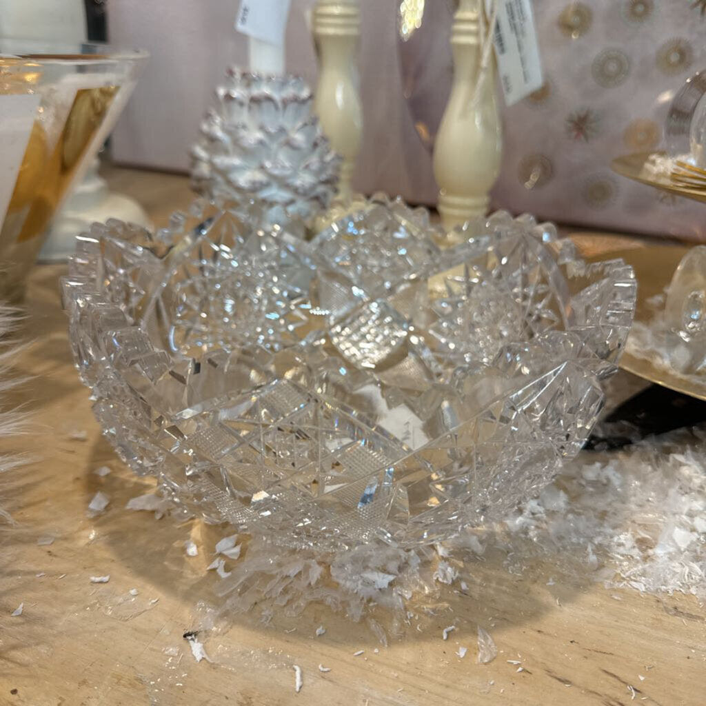 Cut crystal bowl EAPG brilliant cut sawtooth edge