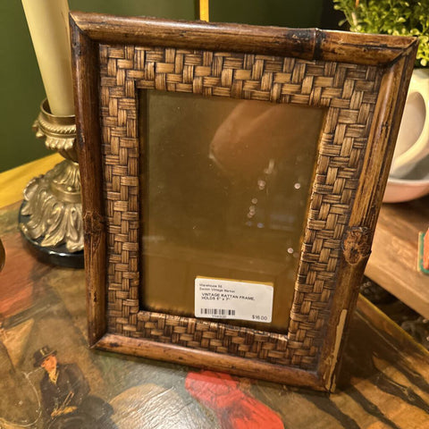 VINTAGE RATTAN FRAME, HOLDS 5" x 7"