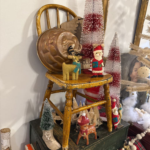 DP PRIMITIVE CHILDS CHAIR as is