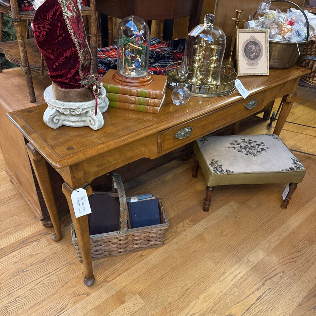 Pretty Vintage Ethan Allen Wood Console Table 50x16x27. x